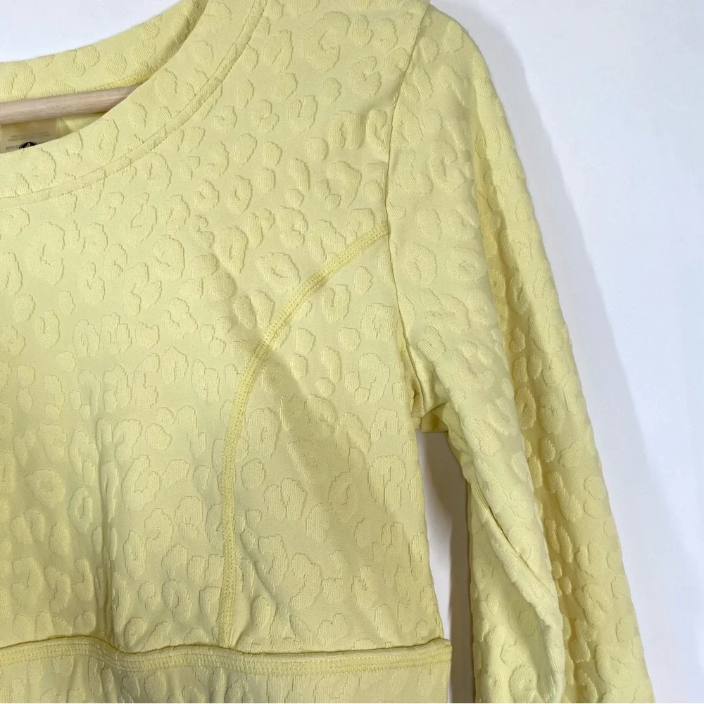 Mono B Butter Yellow Leopard Jacquard Long Sleeve Workout Crop Top Size L